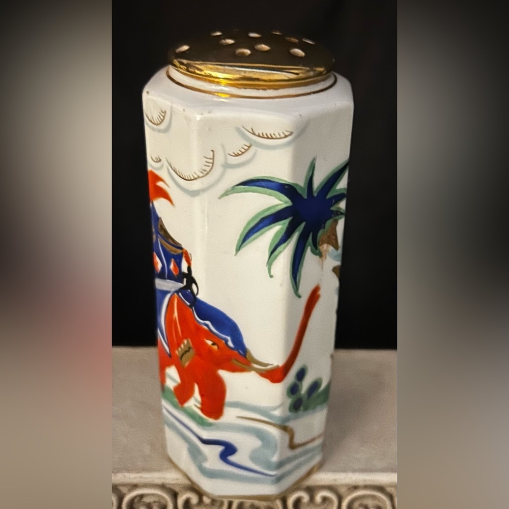 Japanese, hand painted cheese / spice shaker. 5.25” - Picture 5 of 9